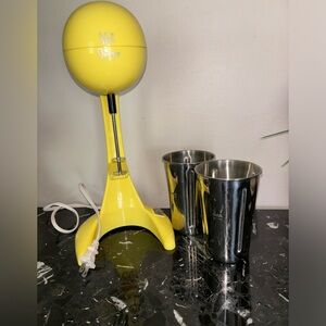 Milkshake Maker Machine Salton 2 Stainless Steel Cups Included.